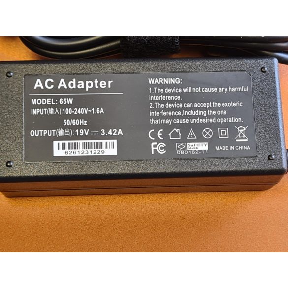 Utángyártott Acer laptop töltő 65W / 19V 3,42A / 5.5mm-1.7mm