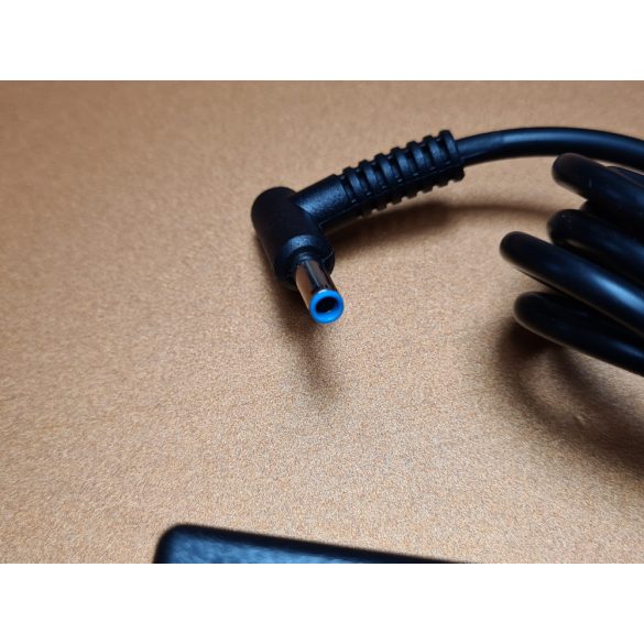 Utángyártott laptop töltő HP 65W / 19V 3.33A / 4.5mm-3.0mm