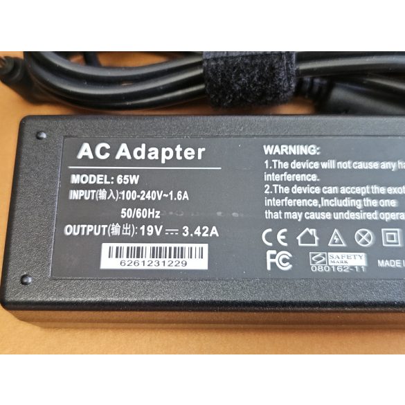 Utángyártott laptop töltő Acer 65W / DC 19V 3,42A / 3.0mm x 1.1mm  