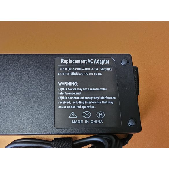 Utángyártott Lenovo laptop töltő 300W / 20V 15A / USB kocka