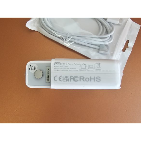 Utángyártott laptop töltő Apple Macbook  140W / max 28V 5A Magsafe 3