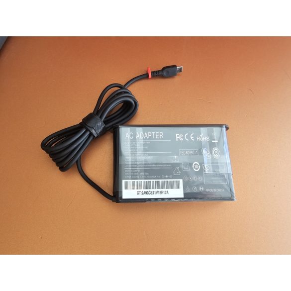 Utángyártott laptop töltő Lenovo 135W / max. 20V 6,75A / USB C-type