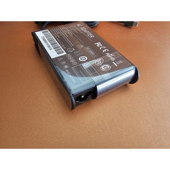 Utángyártott laptop töltő Lenovo 135W / max. 20V 6,75A / USB C-type