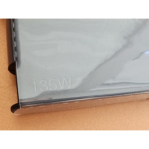 Utángyártott laptop töltő Lenovo 135W / max. 20V 6,75A / USB C-type