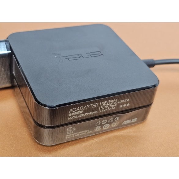 OEM gyári laptop töltő Asus 65W / 19V 3.42A / 4.0-1.35mm