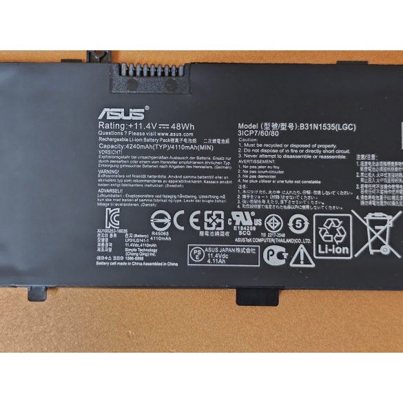 OEM gyári akku ASUS ZenBook UX310 UX310UA UX410 UX410U UX410UA U4000U RX310U RX410U  / 11.4V 48Wh (B31N1535)