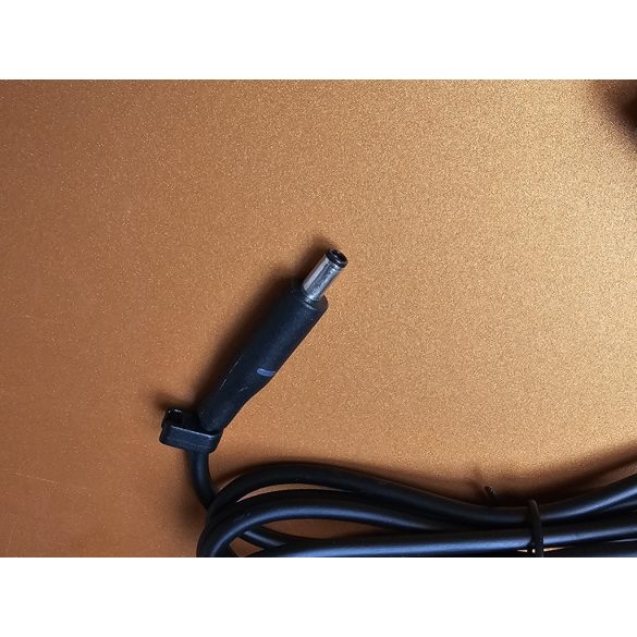 OEM gyári laptop töltő Dell 65W / 19V 3.34A / 4.5-3.0mm (Oval)