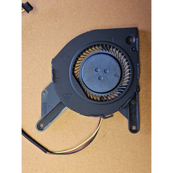 DE16 - CPU hűtőventilátor Latitude 5410 (HHKD2)