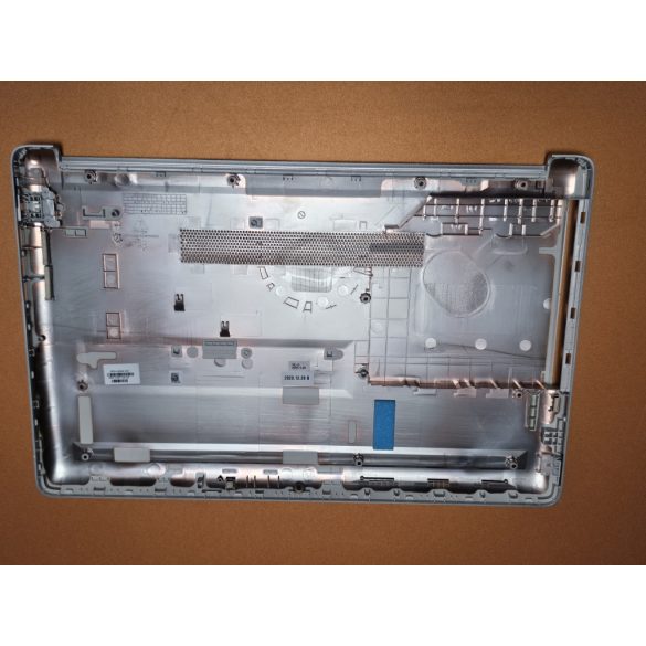 HP 15-DA, 15-DB, 15G-DR, 15G-DX, 15Q-DS, HP  250 G7, HP 255 G7 alsó tálca (L52007-001 )