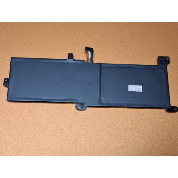 Utángyártott akku Lenovo IdeaPad 320-14IKB 320-15IKB 320-15ISK 330-15IKB 520-15IKB / 7,5V 4000mAh